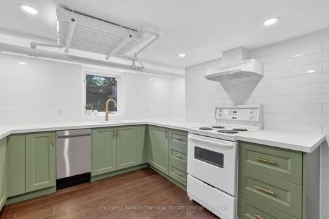 Photo 9 at B - 93B Douglas Crescent, Leaside, Toronto