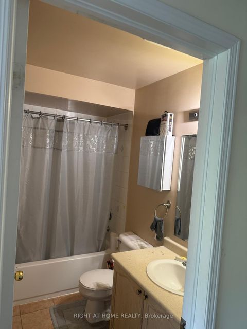Photo 15 at 37 Archibald Mews, Bendale, Toronto
