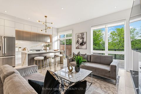 Photo 2 at 46 Crestridge Drive, Patterson, Vaughan