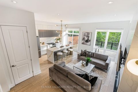 Photo 3 at 46 Crestridge Drive, Patterson, Vaughan