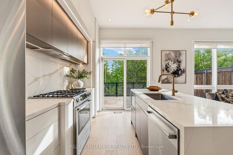 Photo 10 at 46 Crestridge Drive, Patterson, Vaughan