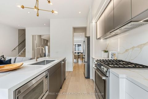 Photo 15 at 46 Crestridge Drive, Patterson, Vaughan