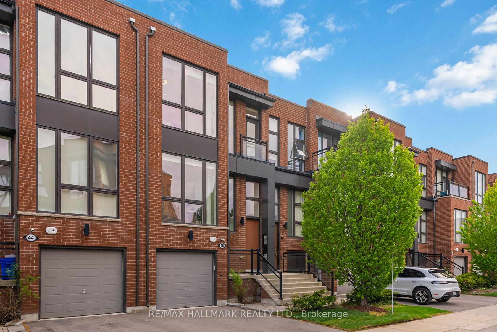 46 Crestridge Drive, Patterson, Vaughan photo number 2