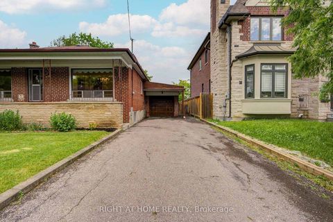 Photo 1 at 124 Patricia Avenue, Newtonbrook West, Toronto