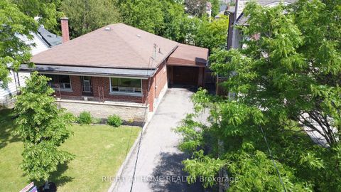 Photo 3 at 124 Patricia Avenue, Newtonbrook West, Toronto