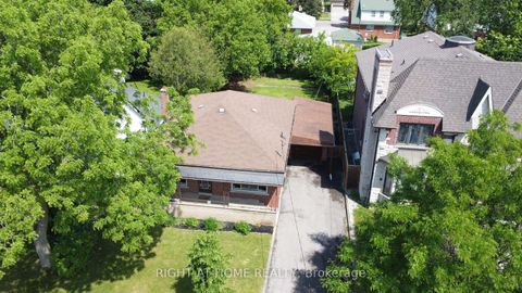 Photo 4 at 124 Patricia Avenue, Newtonbrook West, Toronto