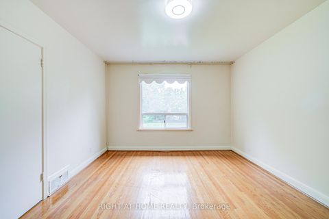 Photo 10 at 124 Patricia Avenue, Newtonbrook West, Toronto