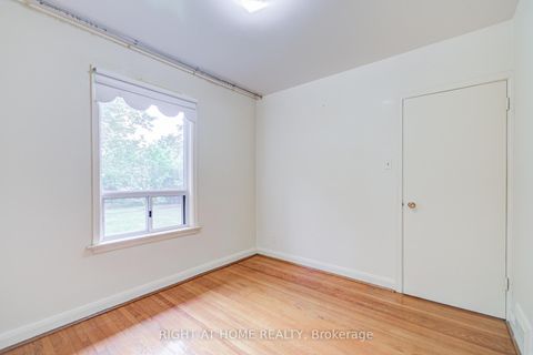 Photo 11 at 124 Patricia Avenue, Newtonbrook West, Toronto