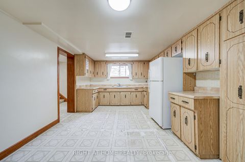 Photo 14 at 124 Patricia Avenue, Newtonbrook West, Toronto