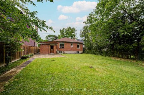 Photo 18 at 124 Patricia Avenue, Newtonbrook West, Toronto