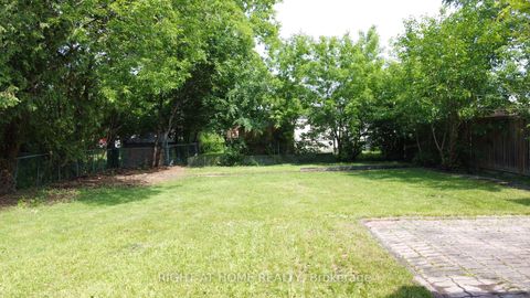 Photo 20 at 124 Patricia Avenue, Newtonbrook West, Toronto