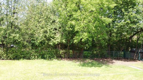 Photo 23 at 124 Patricia Avenue, Newtonbrook West, Toronto