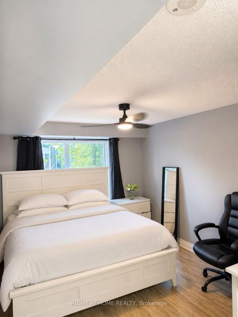Photo 8 at 201 - 8 Mckee Avenue, Willowdale East, Toronto