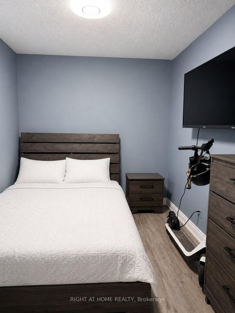 Photo 13 at 201 - 8 Mckee Avenue, Willowdale East, Toronto