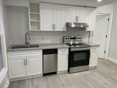 Photo 13 at 414 Dundas Street E, Moss Park, Toronto
