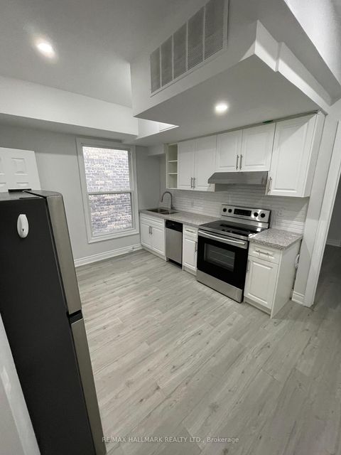 Photo 14 at 414 Dundas Street E, Moss Park, Toronto