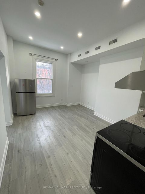 Photo 32 at 414 Dundas Street E, Moss Park, Toronto