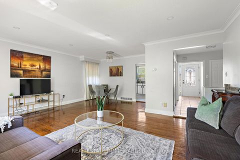 Photo 2 at 85 Letchworth Crescent, CFB, Toronto