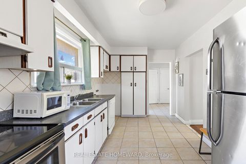 Photo 7 at 85 Letchworth Crescent, CFB, Toronto