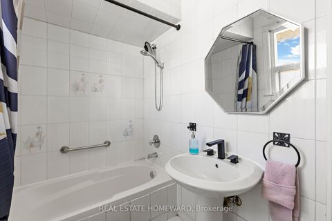 Photo 11 at 85 Letchworth Crescent, CFB, Toronto