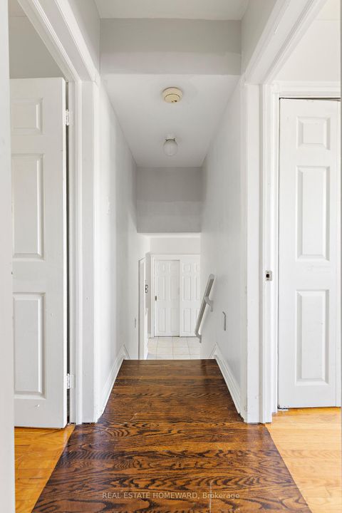 Photo 12 at 85 Letchworth Crescent, CFB, Toronto
