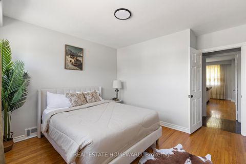 Photo 14 at 85 Letchworth Crescent, CFB, Toronto