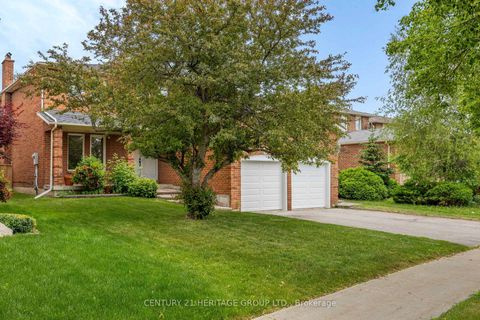 Photo 1 at 262 Barrhill Road, Maple, Vaughan