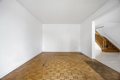 Photo 8 at 262 Barrhill Road, Maple, Vaughan