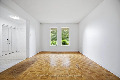 Photo 10 at 262 Barrhill Road, Maple, Vaughan