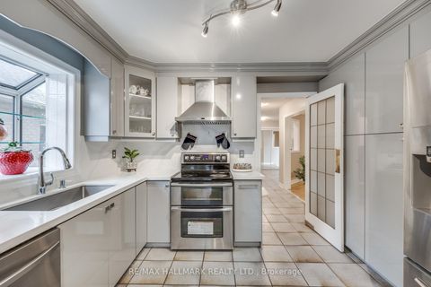 Photo 10 at 381 St. Joan Of Arc Avenue, Maple, Vaughan