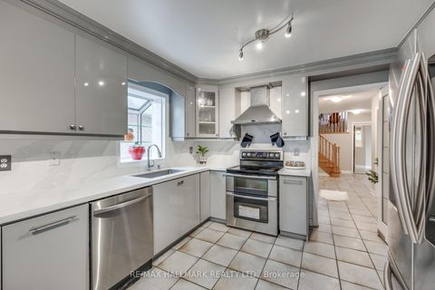 Photo 11 at 381 St. Joan Of Arc Avenue, Maple, Vaughan