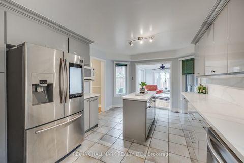 Photo 14 at 381 St. Joan Of Arc Avenue, Maple, Vaughan