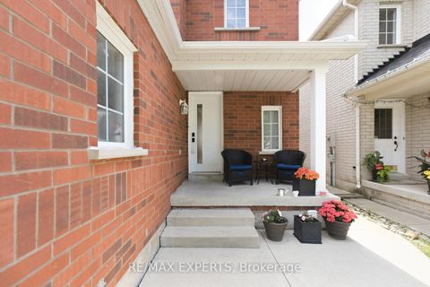 Photo 2 at 67 Seafield Road, Maple, Vaughan