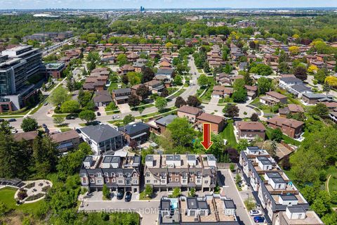 Photo 1 at 2 Queen Mary Court, East Woodbridge, Vaughan