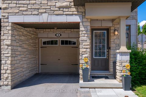 Photo 4 at 2 Queen Mary Court, East Woodbridge, Vaughan