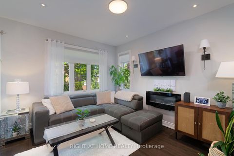 Photo 6 at 2 Queen Mary Court, East Woodbridge, Vaughan