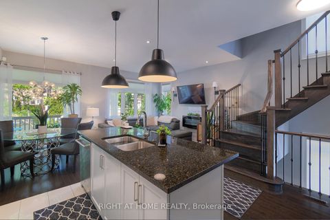 Photo 9 at 2 Queen Mary Court, East Woodbridge, Vaughan