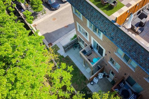 Photo 12 at 2 Queen Mary Court, East Woodbridge, Vaughan