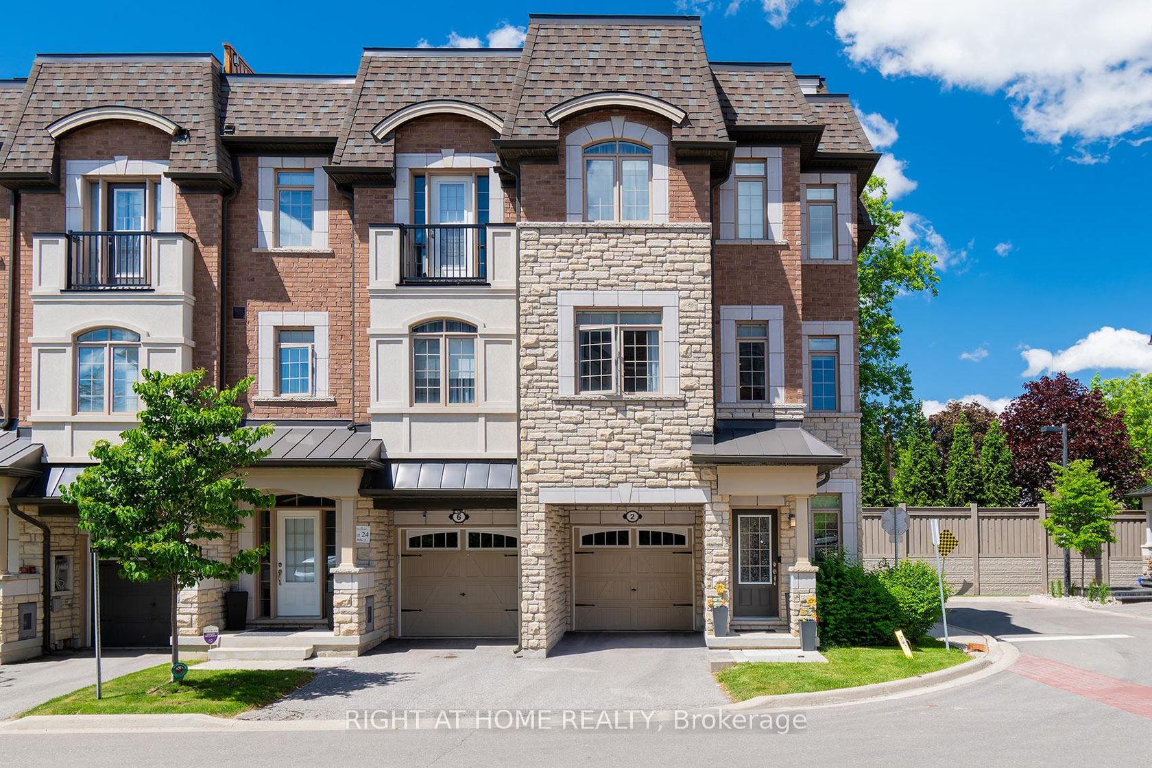 2 Queen Mary Court, East Woodbridge, Vaughan photo number 2