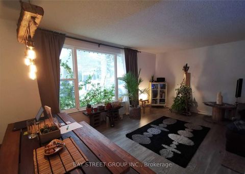 Photo 3 at 27 Shippigan Crescent, Don Valley Village, Toronto