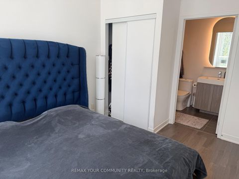 Photo 4 at 401 - 15 Holmes Avenue, Willowdale East, Toronto