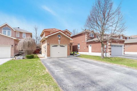 Photo 2 at 14 Nightingale Crescent, Painswick South, Barrie