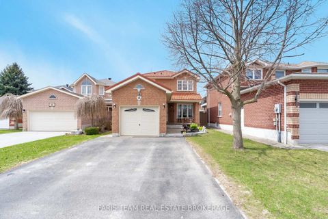 Photo 3 at 14 Nightingale Crescent, Painswick South, Barrie