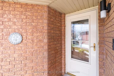 Photo 5 at 14 Nightingale Crescent, Painswick South, Barrie
