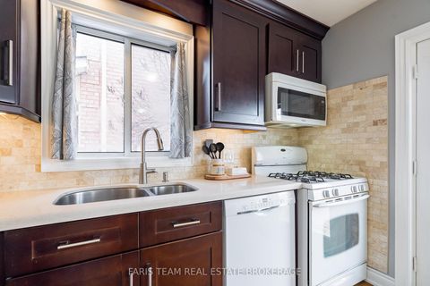 Photo 7 at 14 Nightingale Crescent, Painswick South, Barrie