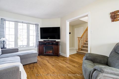 Photo 17 at 14 Nightingale Crescent, Painswick South, Barrie