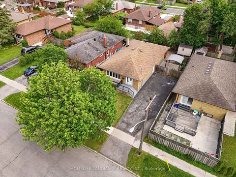 Photo 40 at 3 Chopin Avenue, Ionview, Toronto