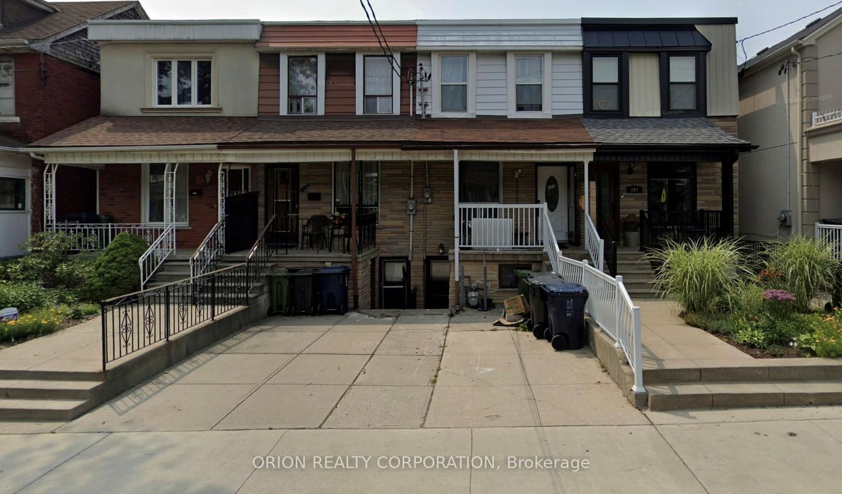 992 Shaw Street, Junction, Toronto photo number 2