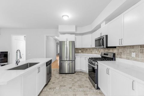 Photo 9 at 76 Westbury Court, Westbrook, Richmond Hill
