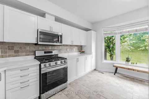 Photo 11 at 76 Westbury Court, Westbrook, Richmond Hill